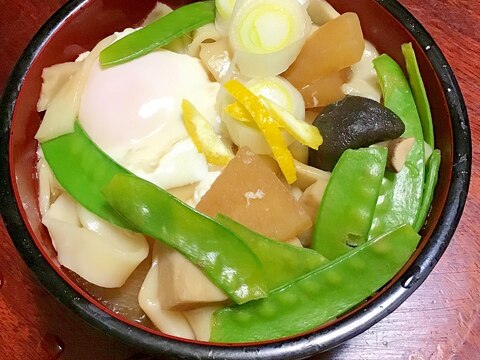 絹さやたっぷり玉子ほうとう煮込みうどん。